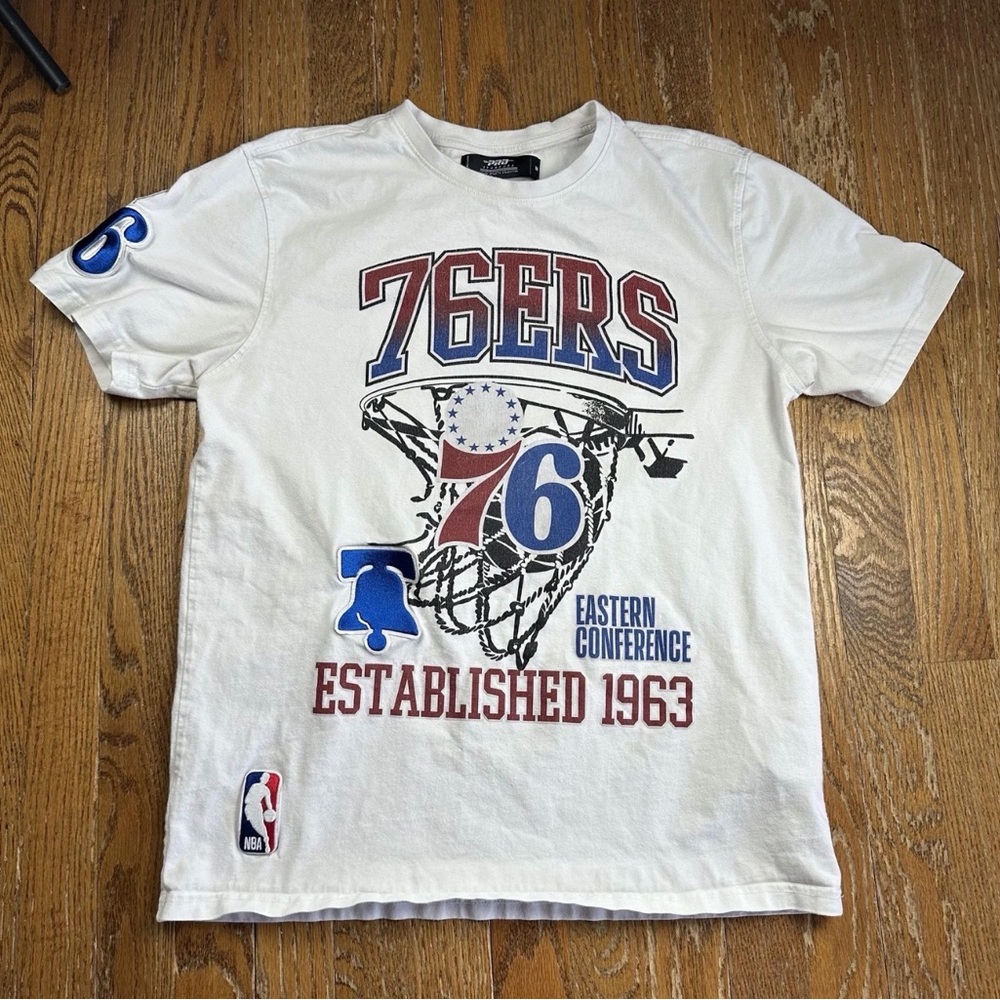 Philadelphia‎ 76ers Shirt Mens Medium White NBA Embroidery Pro Standard Graphic